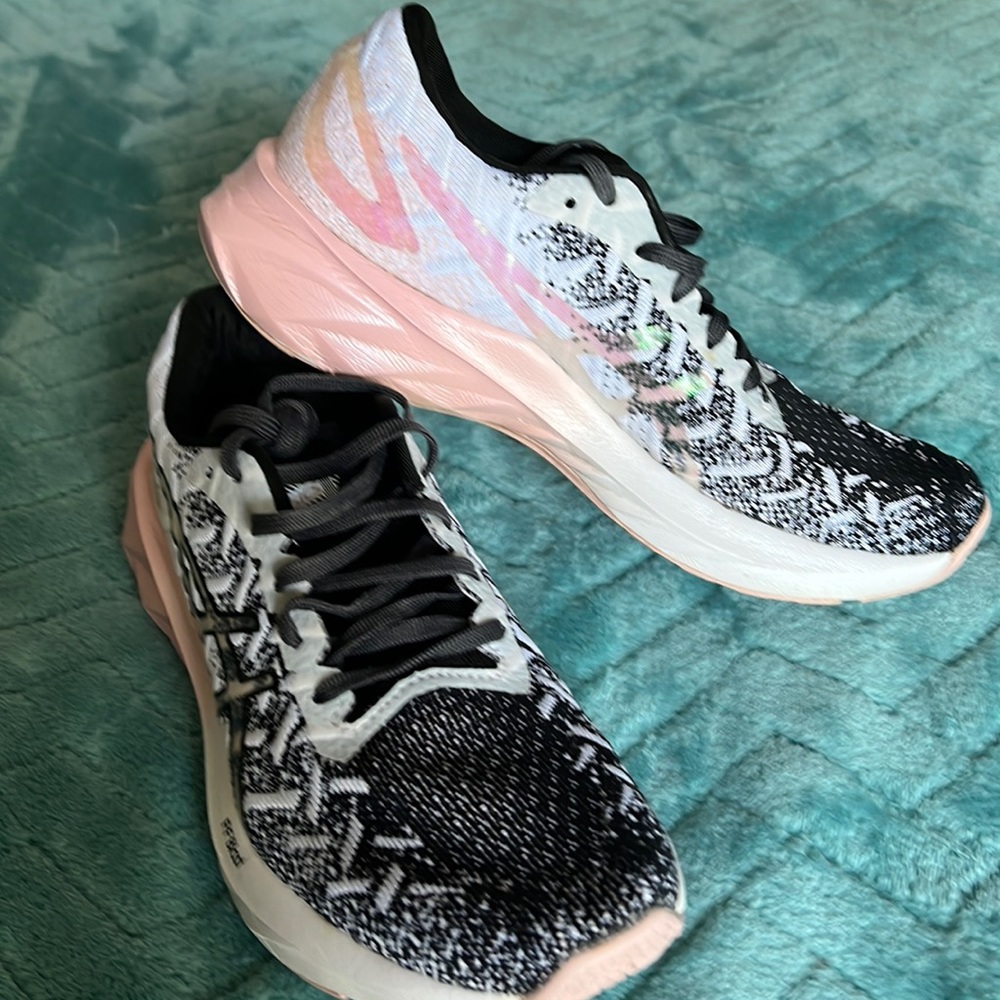 ASICS BLAST Running Shoe - Picture 8 of 9
